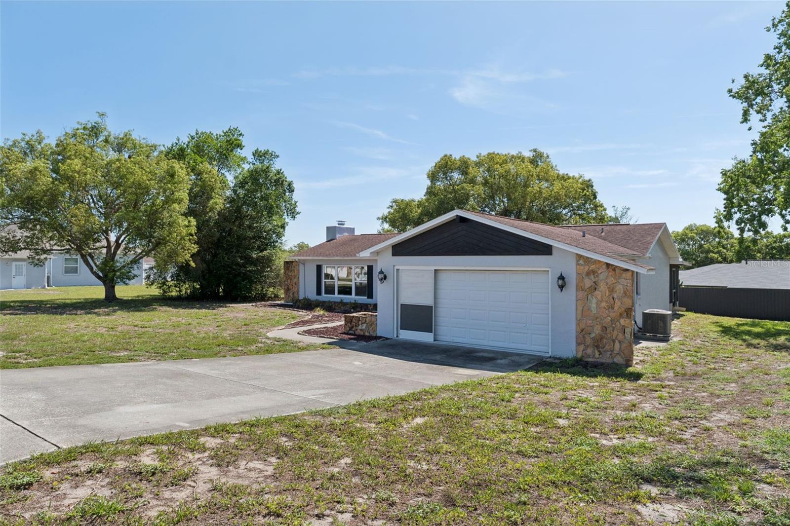 10200 Sunburst Ct Property Photo 3