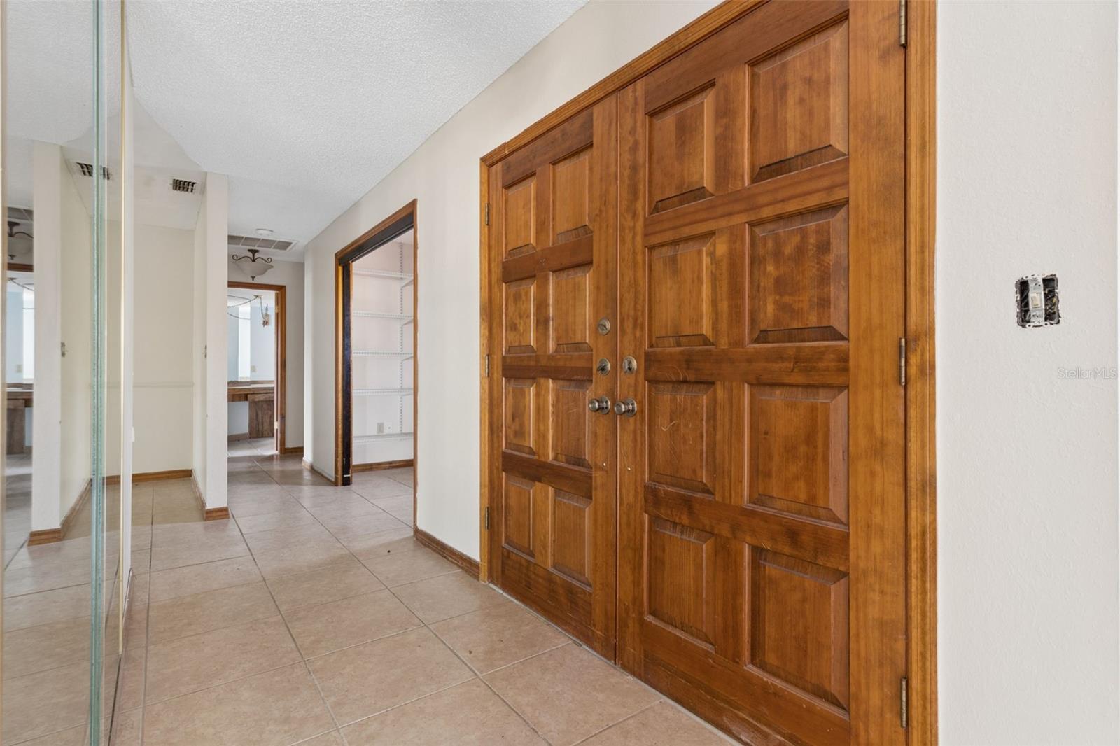 10200 Sunburst Ct Property Photo 5