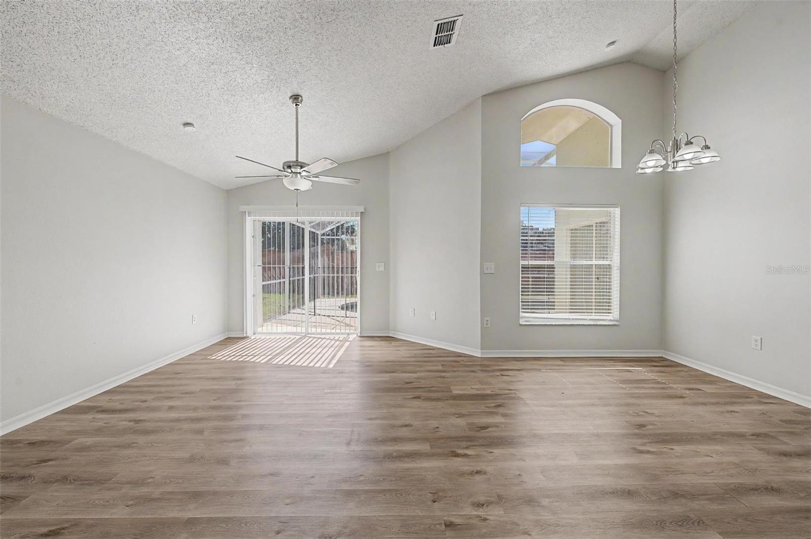 421 Holborn Loop Property Photo 7
