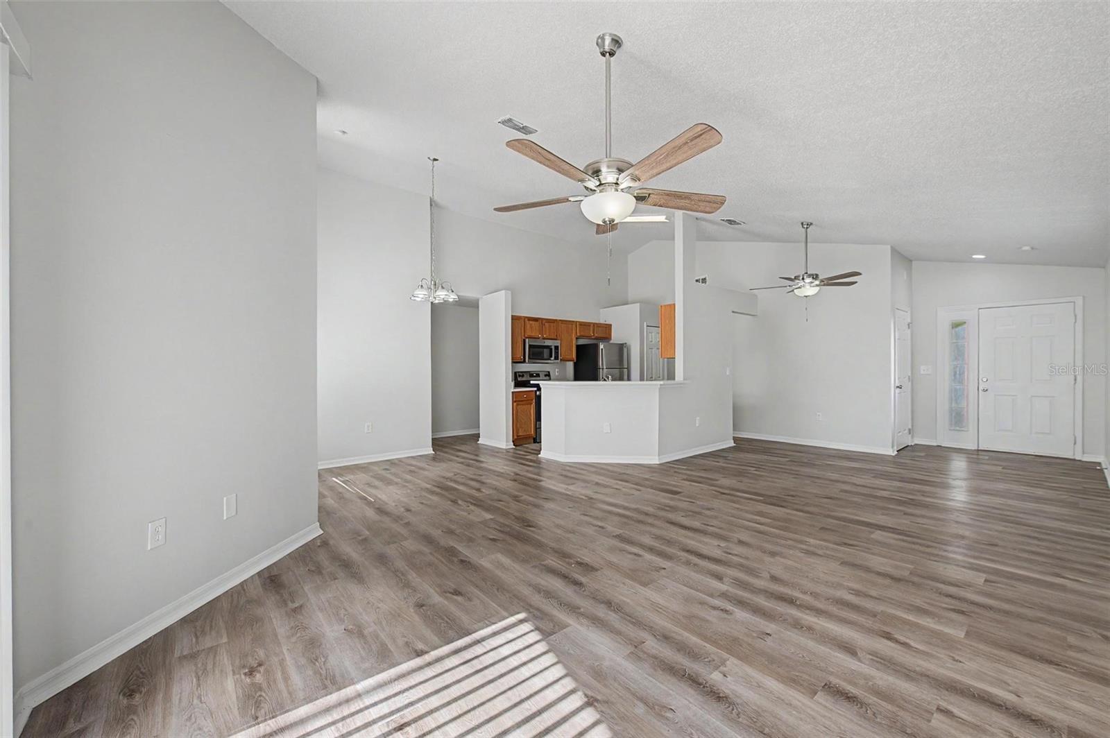 421 Holborn Loop Property Photo 8