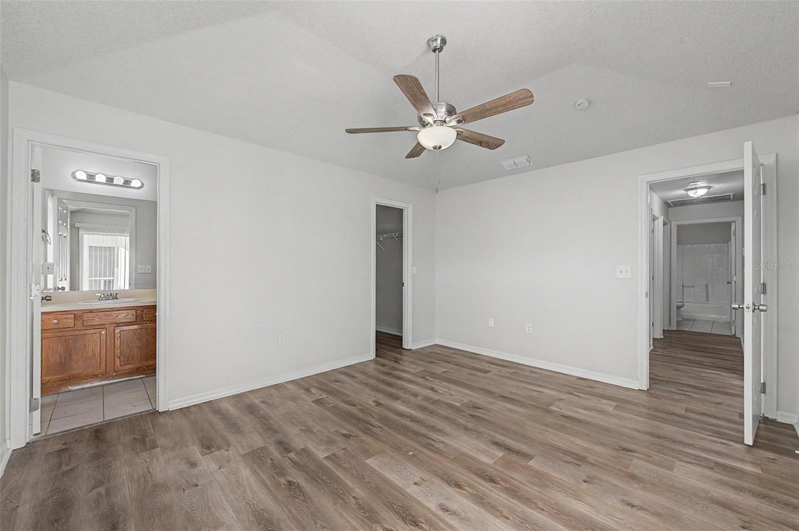 421 Holborn Loop Property Photo 23