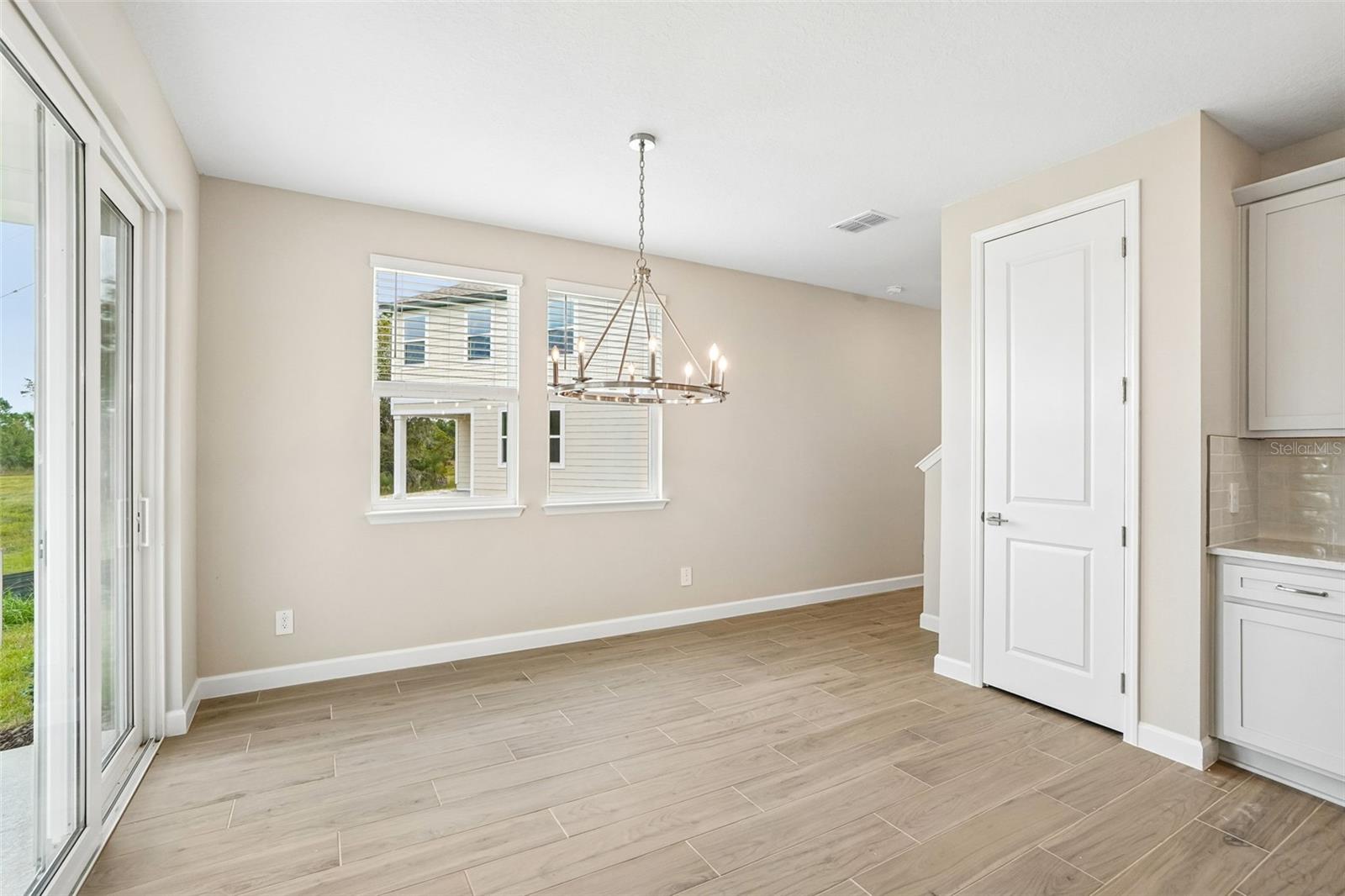 7542 Deer Valley Circle Property Photo 8