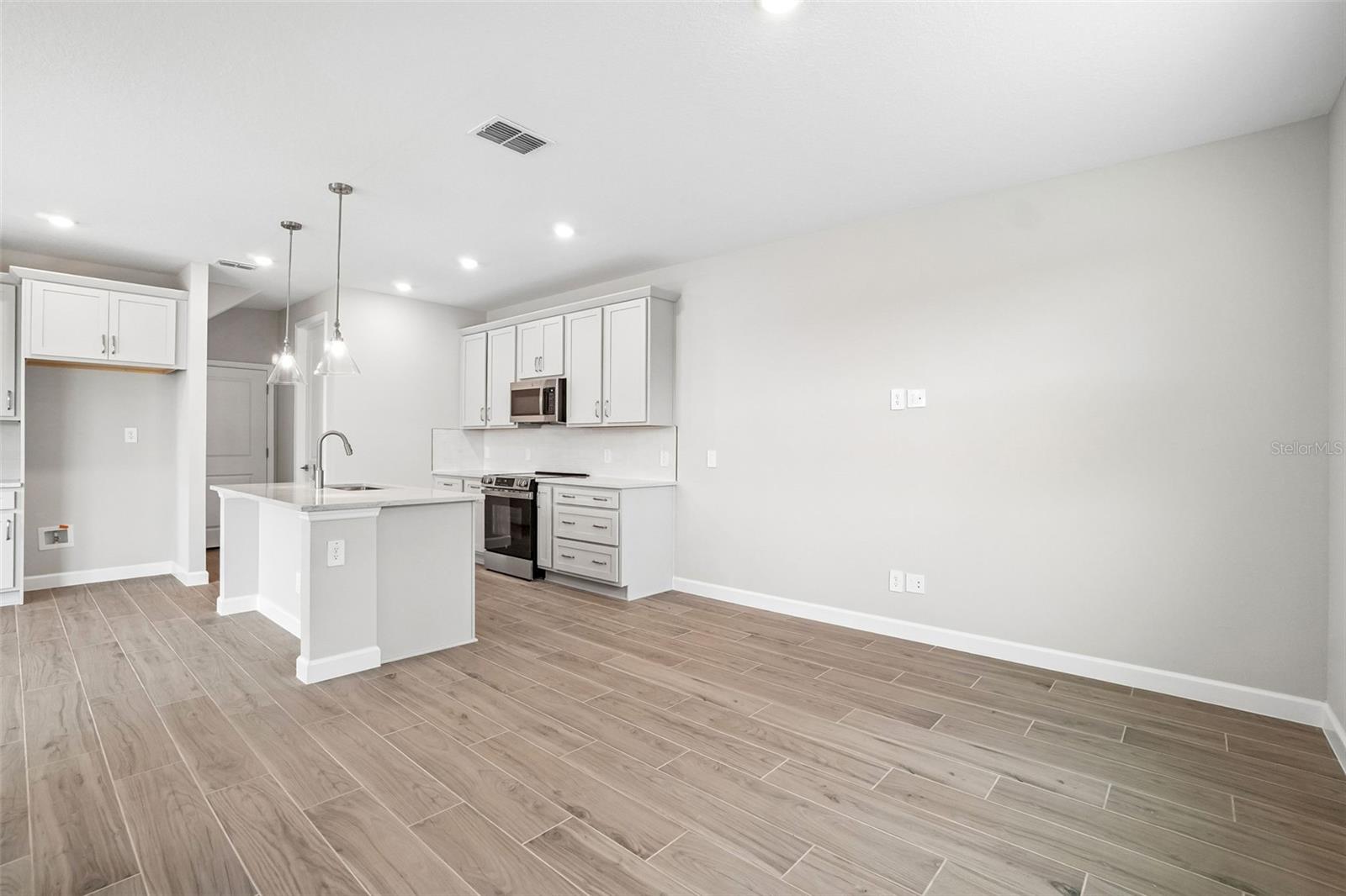 7542 Deer Valley Circle Property Photo 11