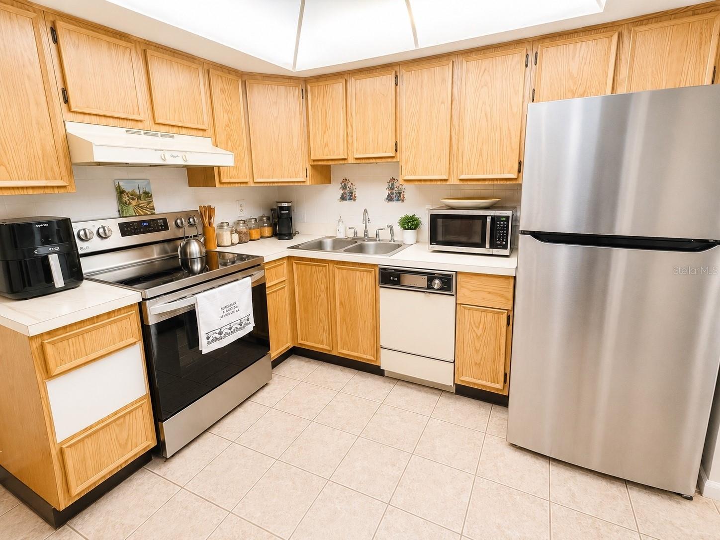 1131 Orange Tree Cir W #c Property Photo 6