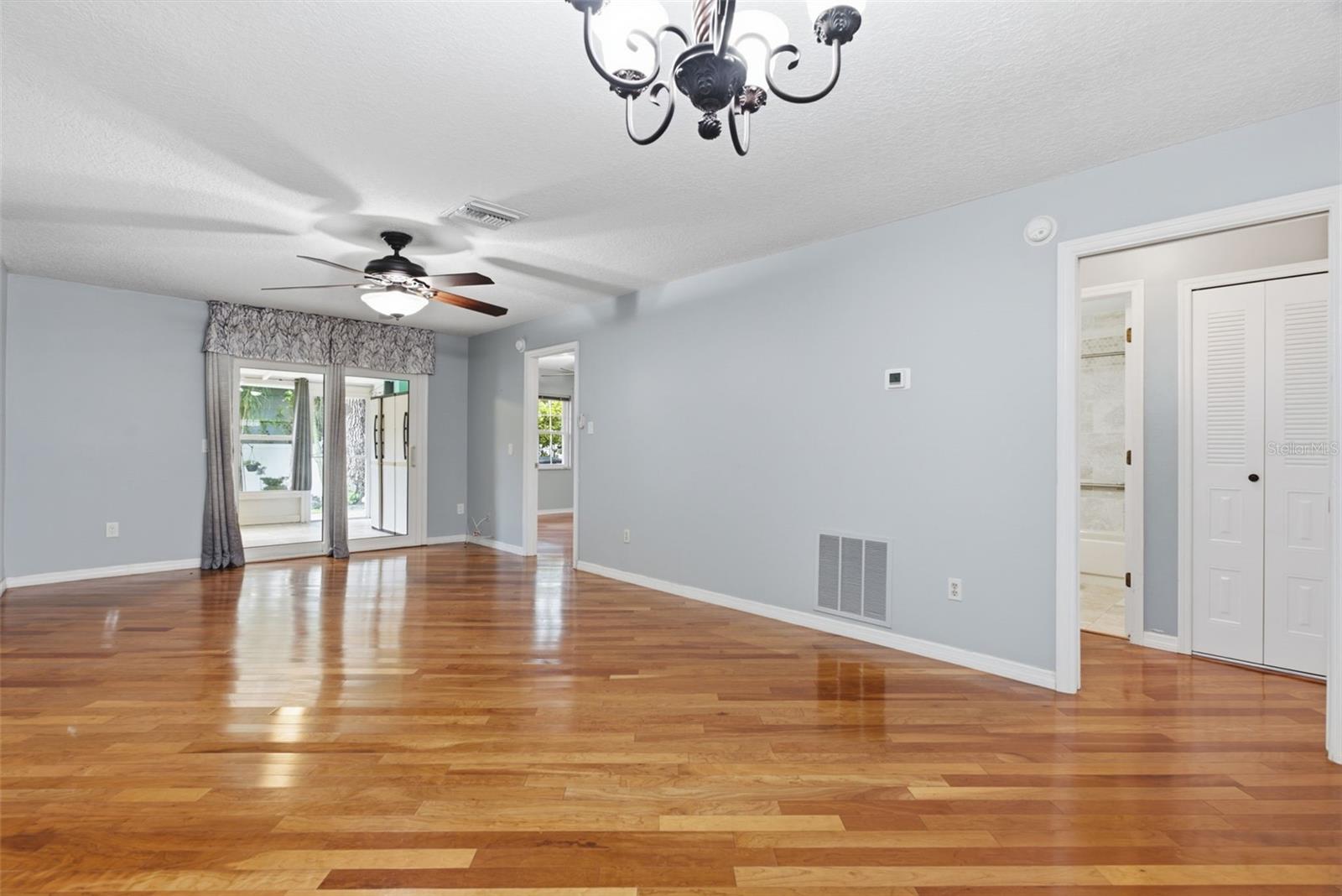 2250 Druid Rd E #603 Property Photo 11