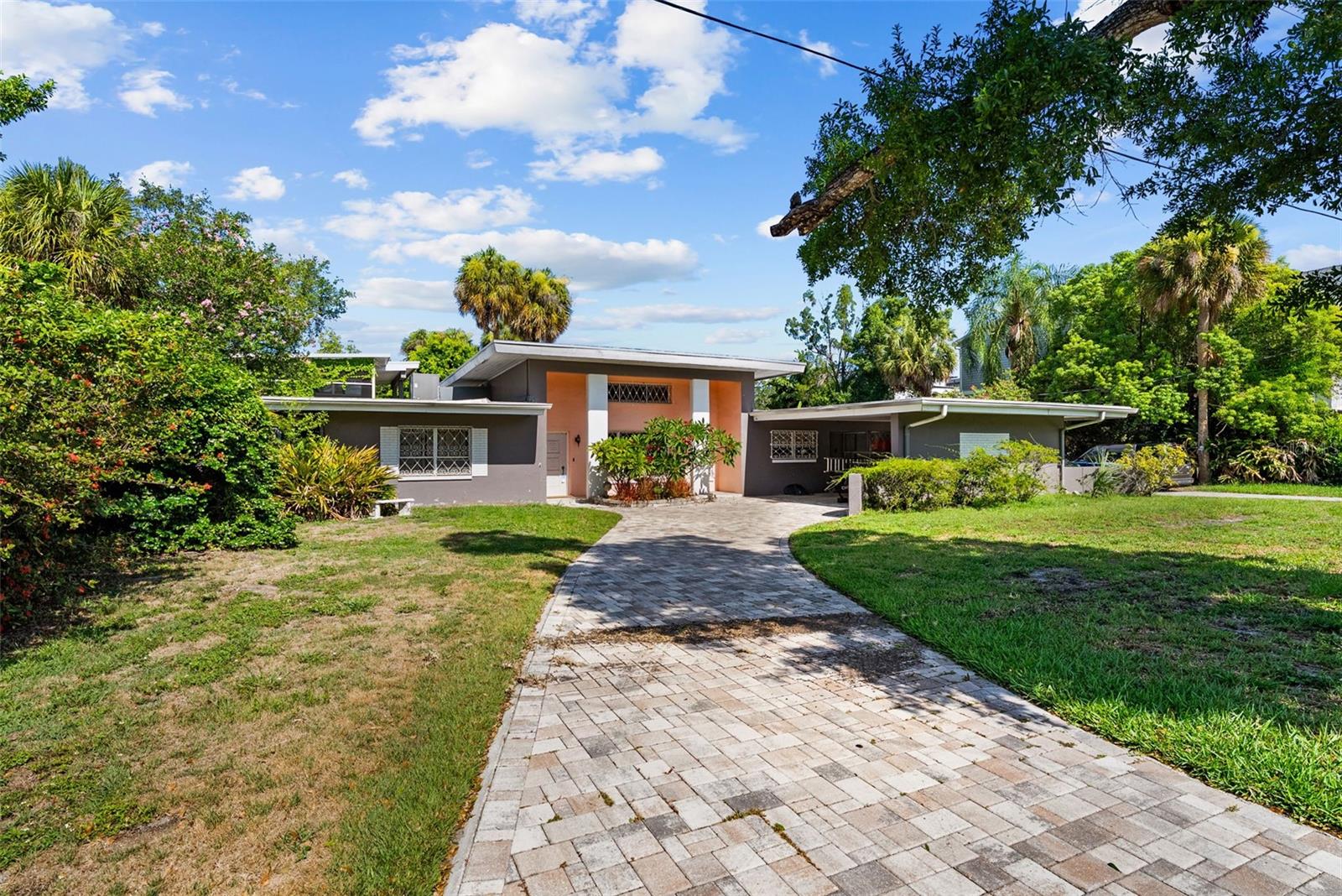 211 S SHORE CREST DR Property Photo 1