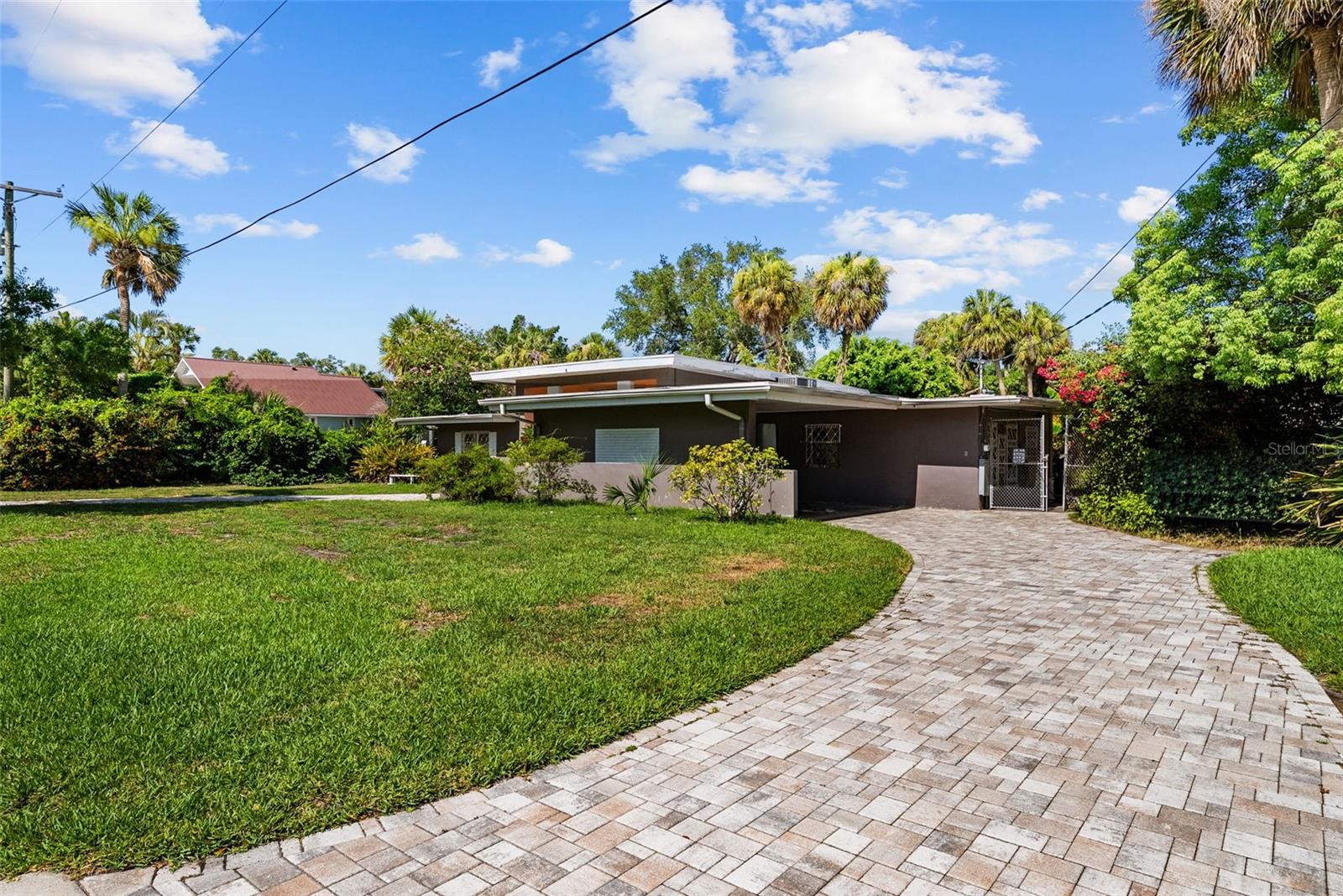 211 S Shore Crest Dr Property Photo 2