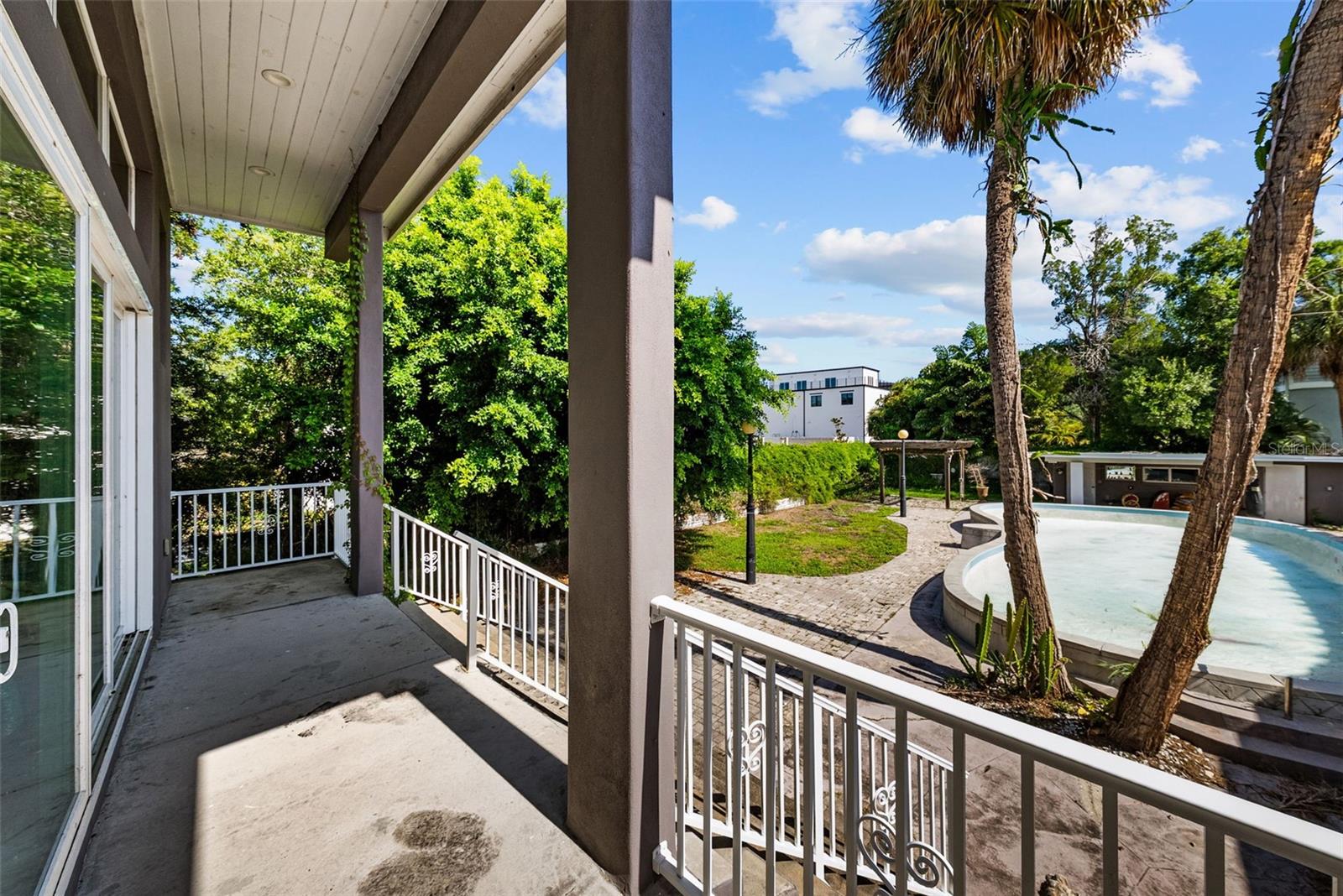 211 S Shore Crest Dr Property Photo 8