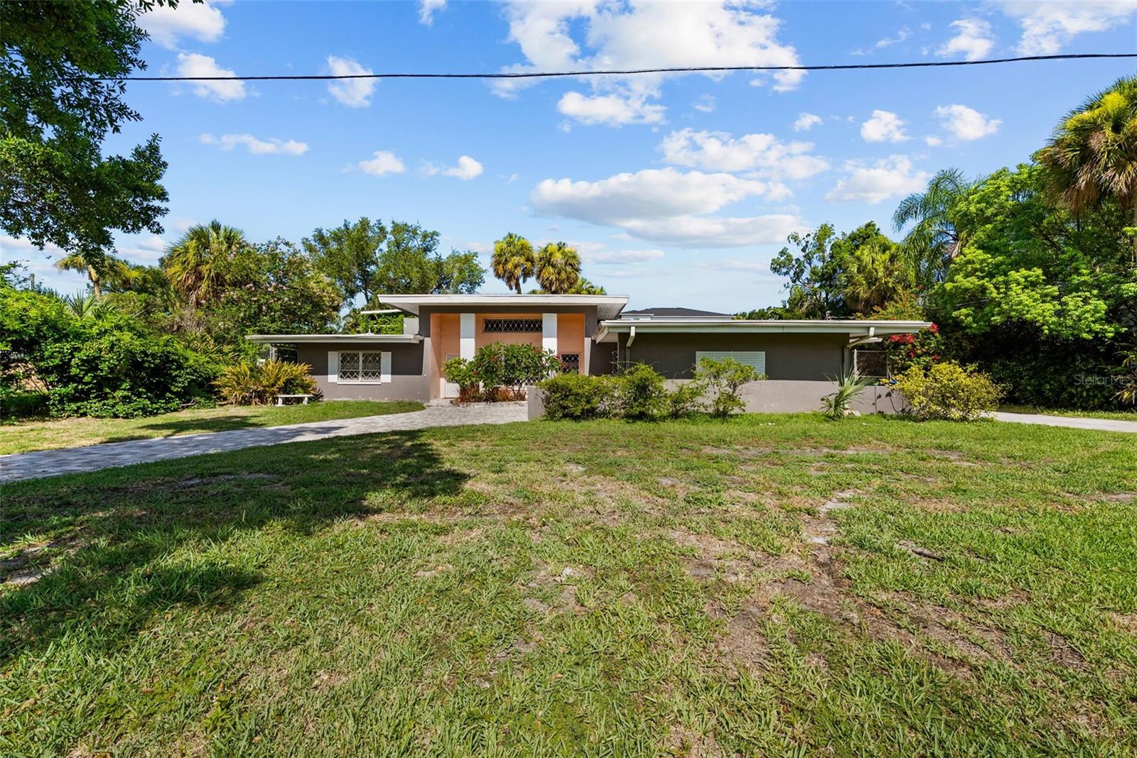 211 S Shore Crest Dr Property Photo 16