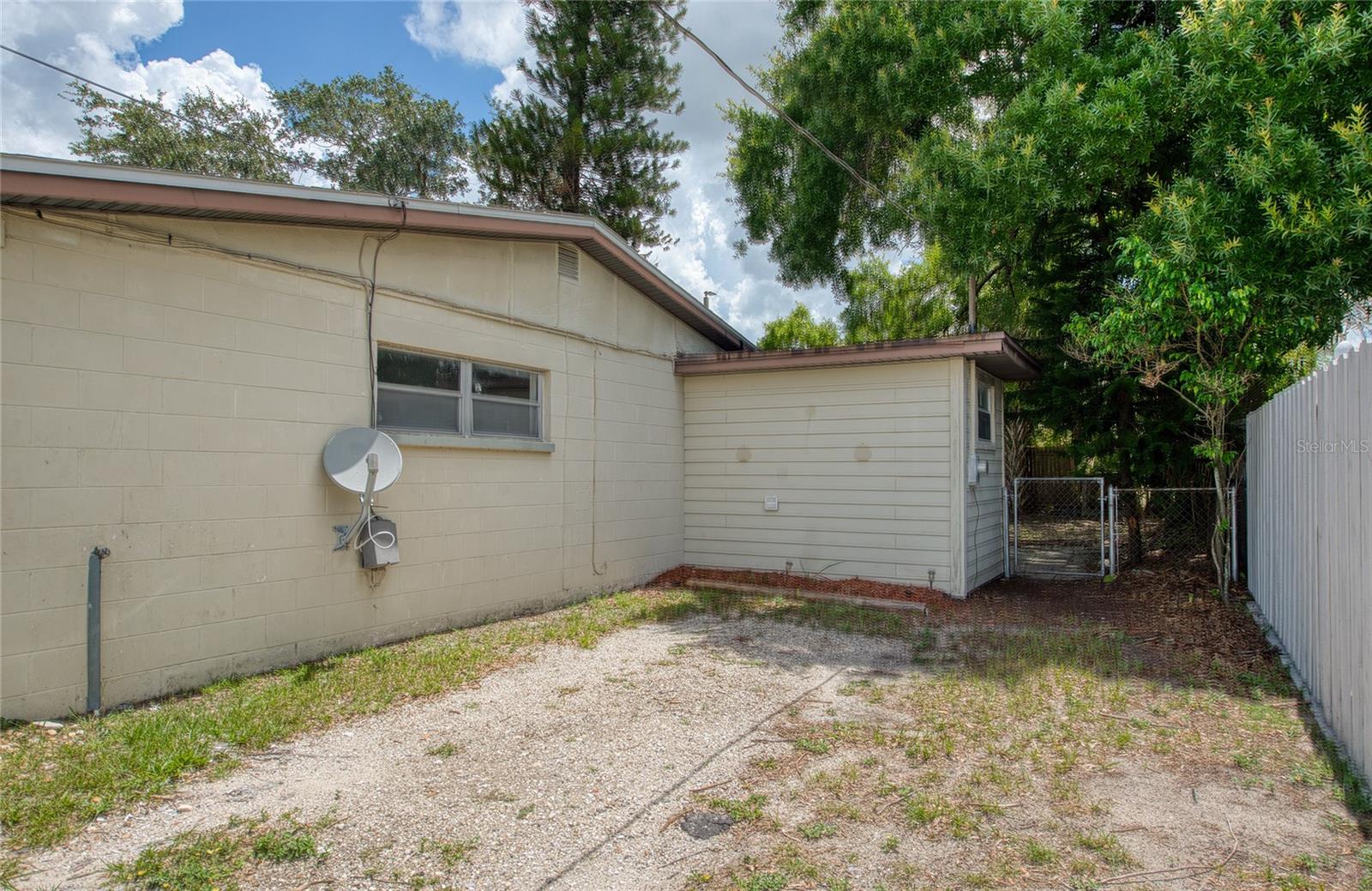 TB8525540 Property Photo 3