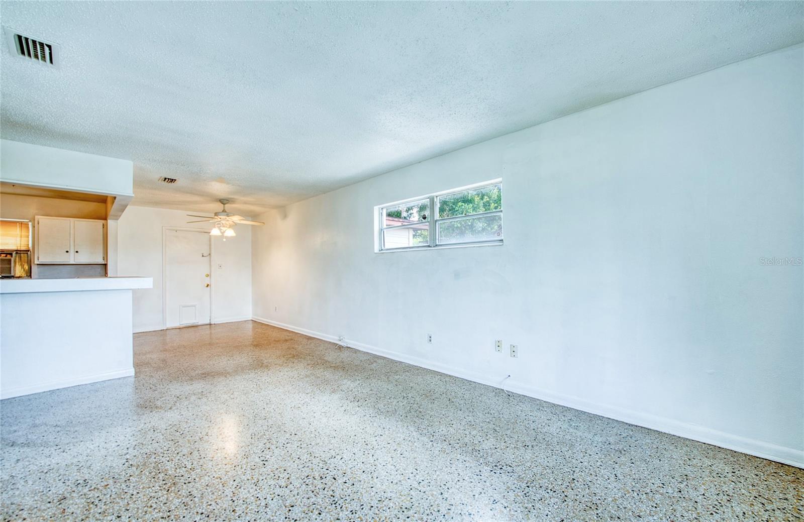 TB8525540 Property Photo 6