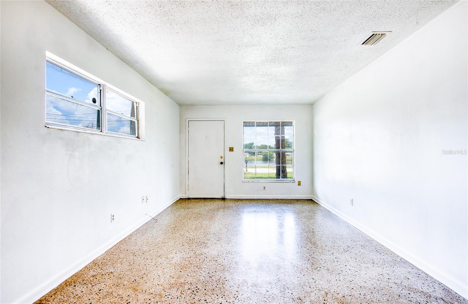 TB8525540 Property Photo 7