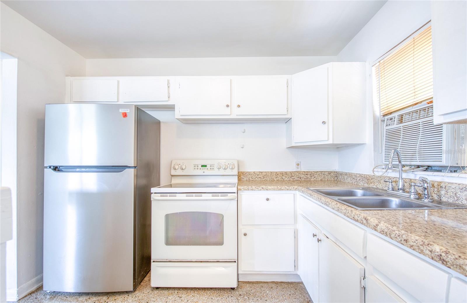 TB8525540 Property Photo 12
