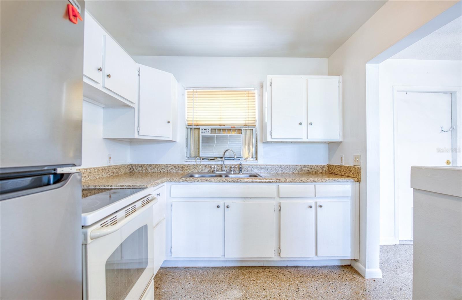 TB8525540 Property Photo 13