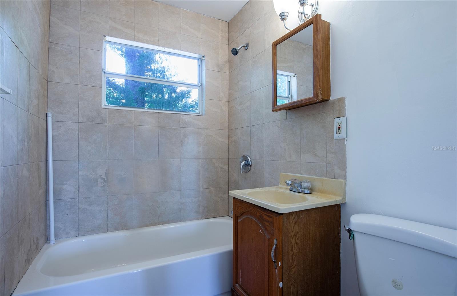 TB8525540 Property Photo 21