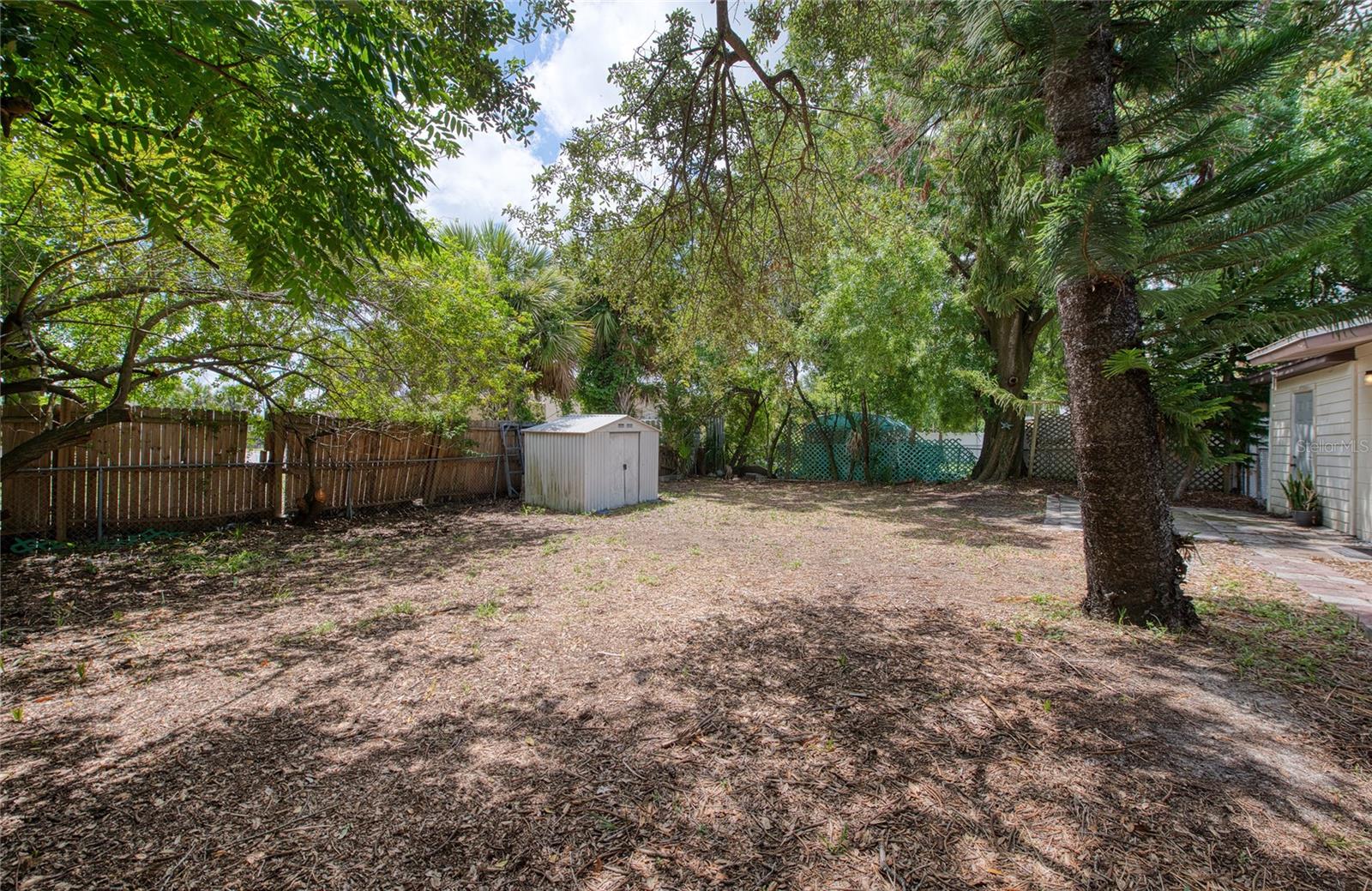 TB8525540 Property Photo 25