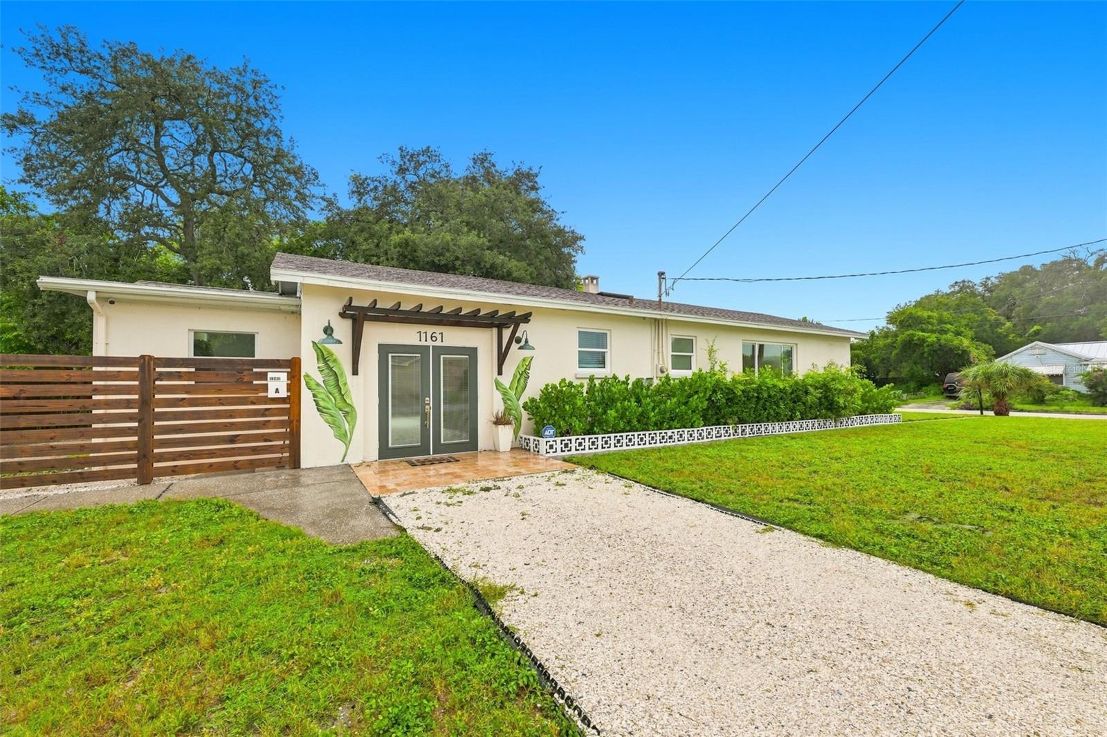 1161 Howard St Property Photo 2