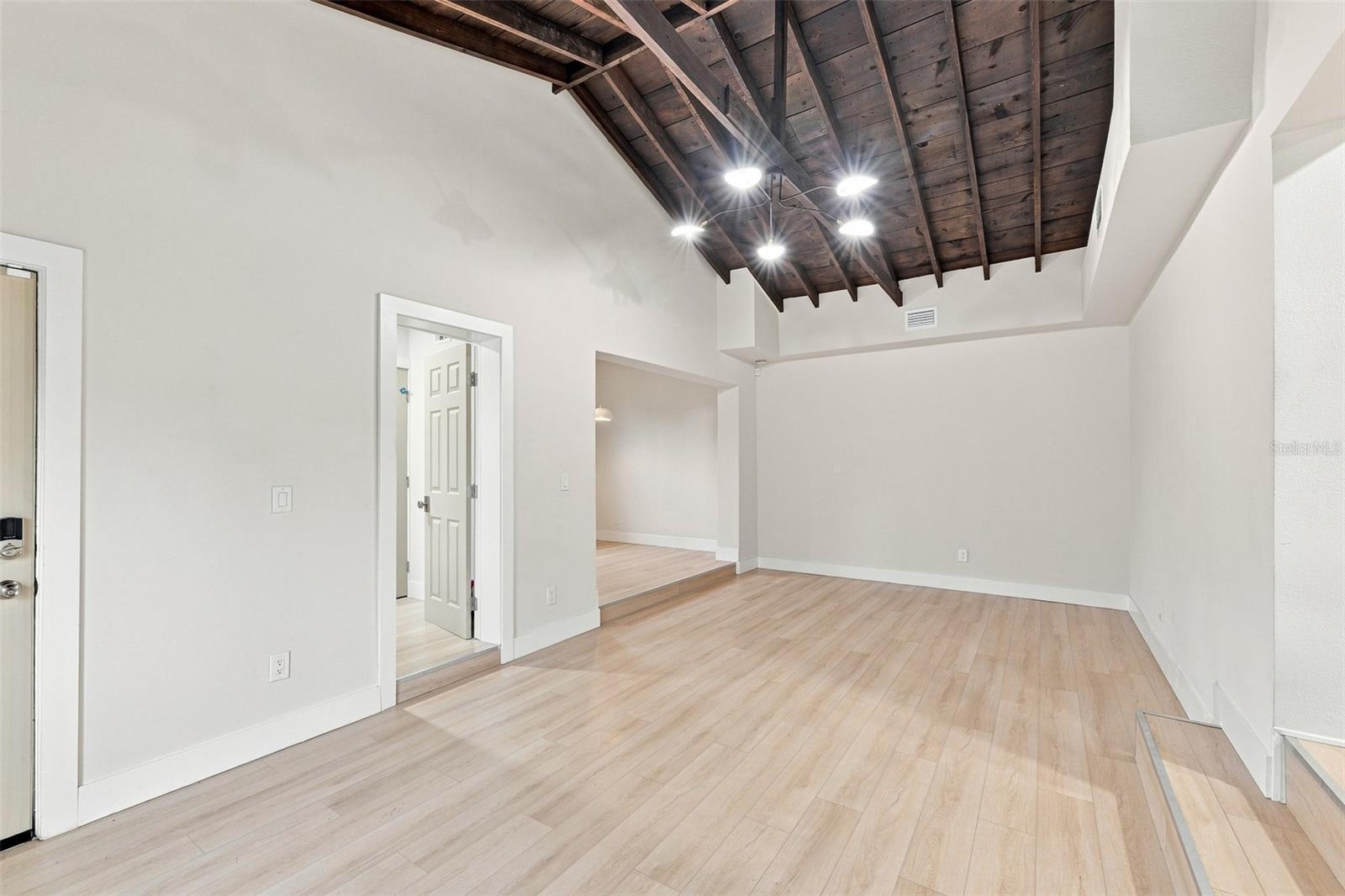 1161 Howard St Property Photo 11