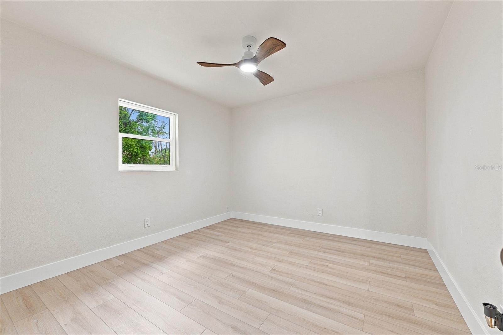 1161 Howard St Property Photo 23