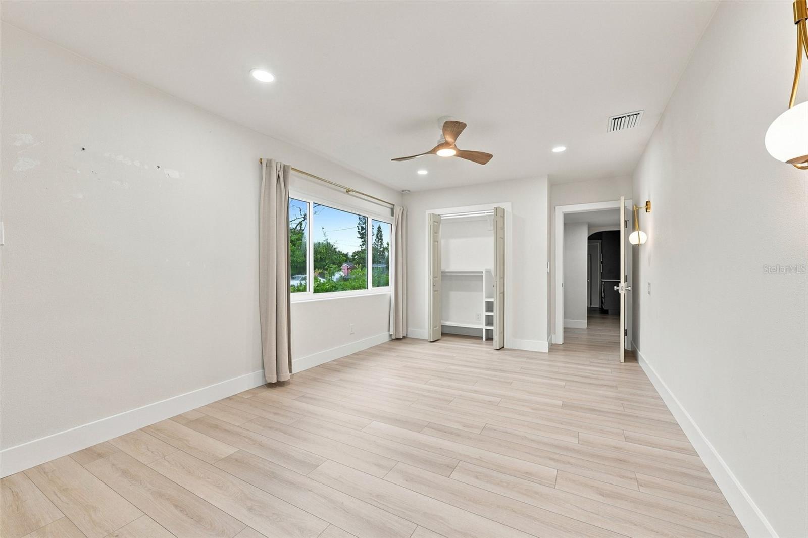 1161 Howard St Property Photo 28