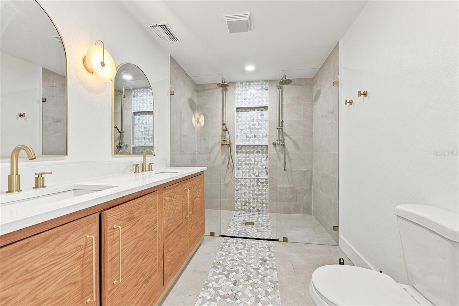 1161 Howard St Property Photo 32
