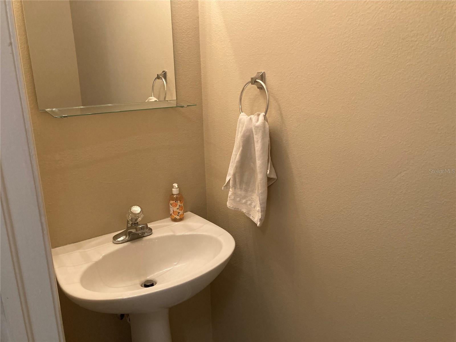 2533 Harn Blvd #2 Property Photo 9