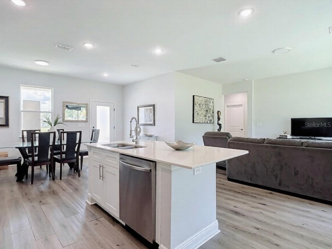 1101 Saint Tropez Ct Property Photo 4