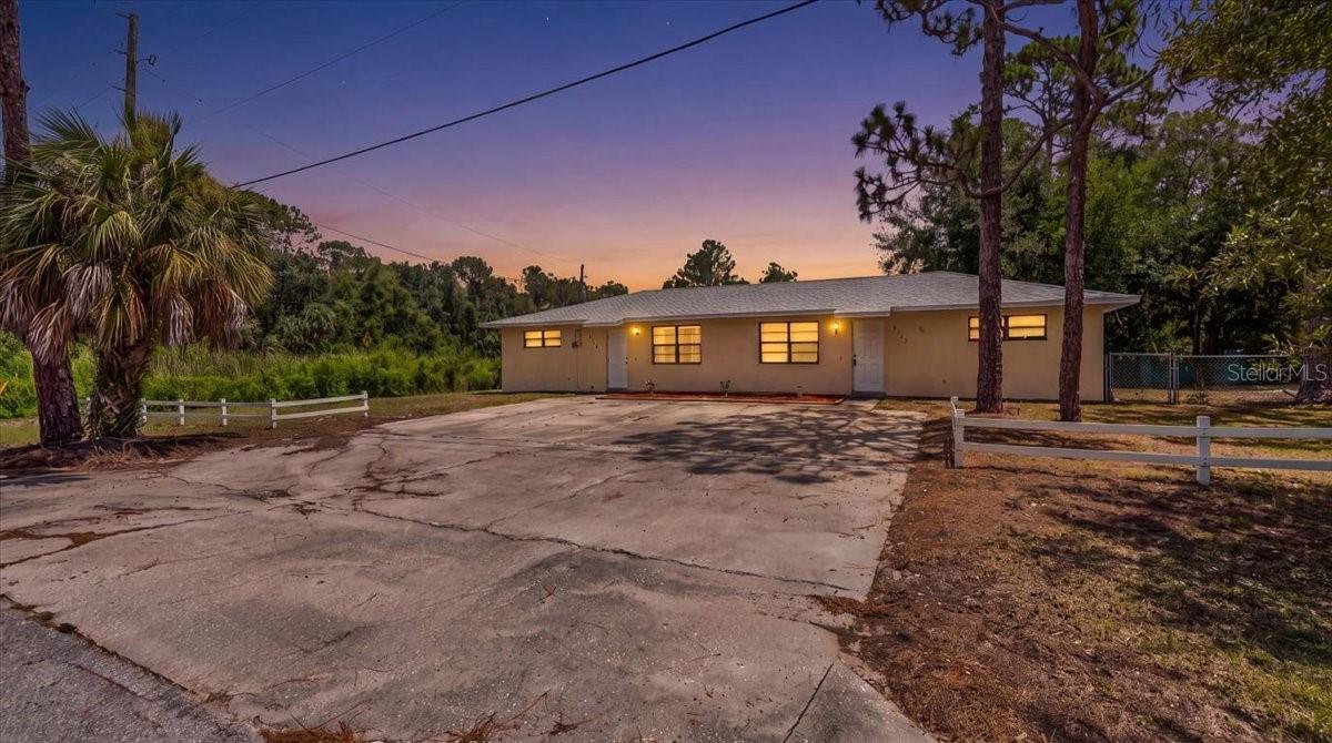 3135 S Lantana Way Property Photo 1
