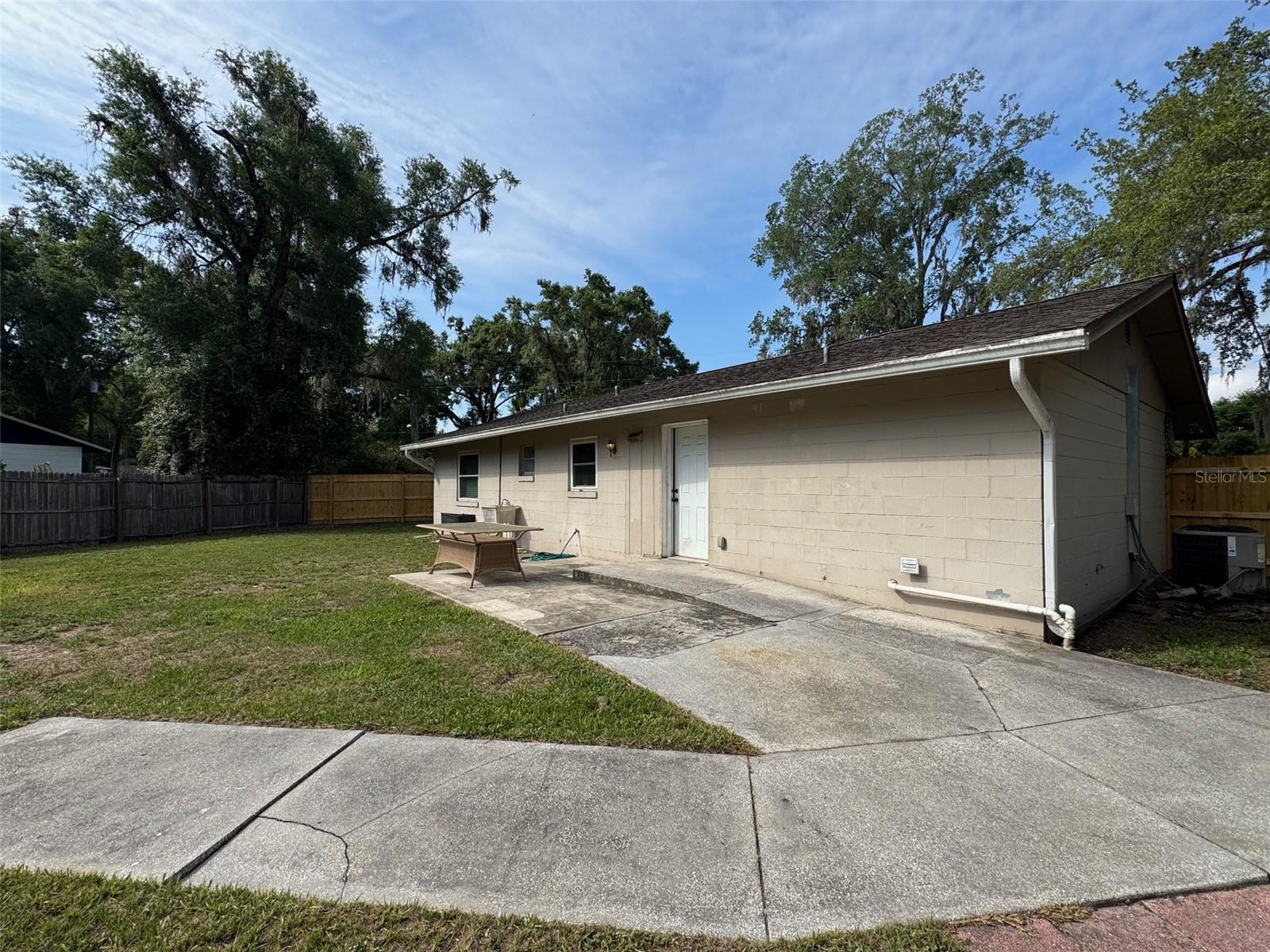 6052 Idle A While Cir Property Photo 4
