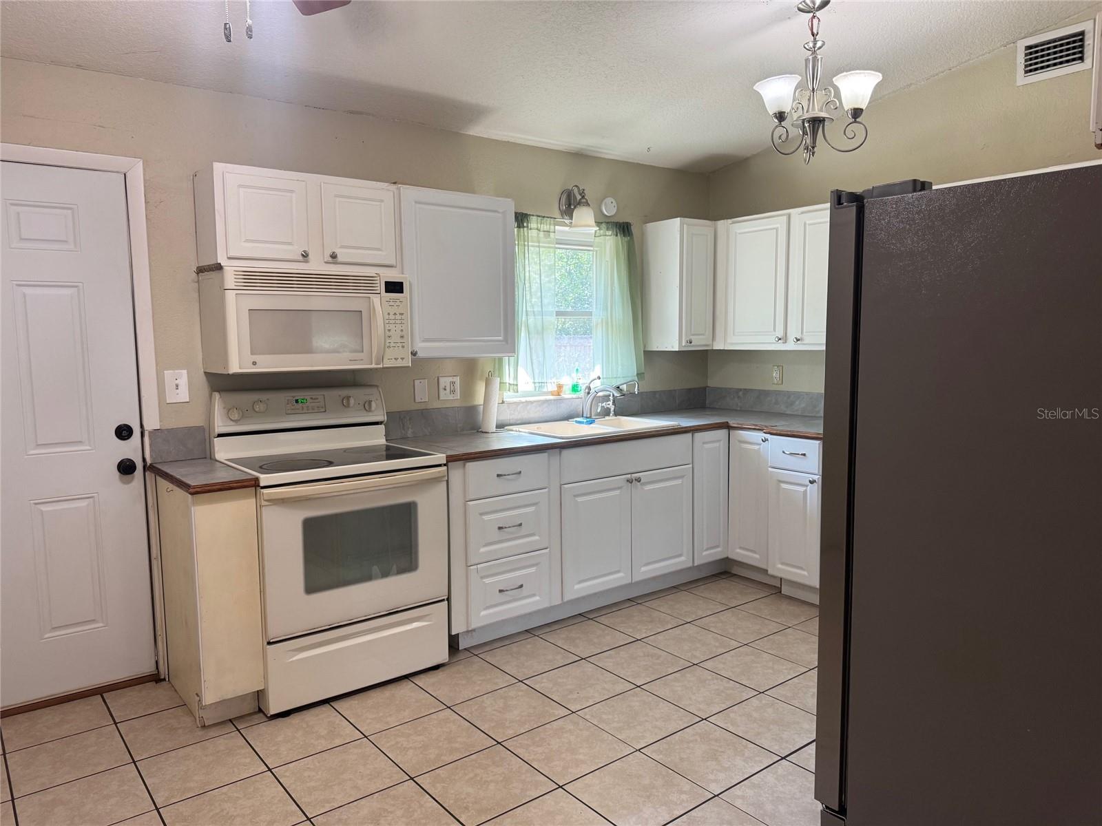 6052 Idle A While Cir Property Photo 12
