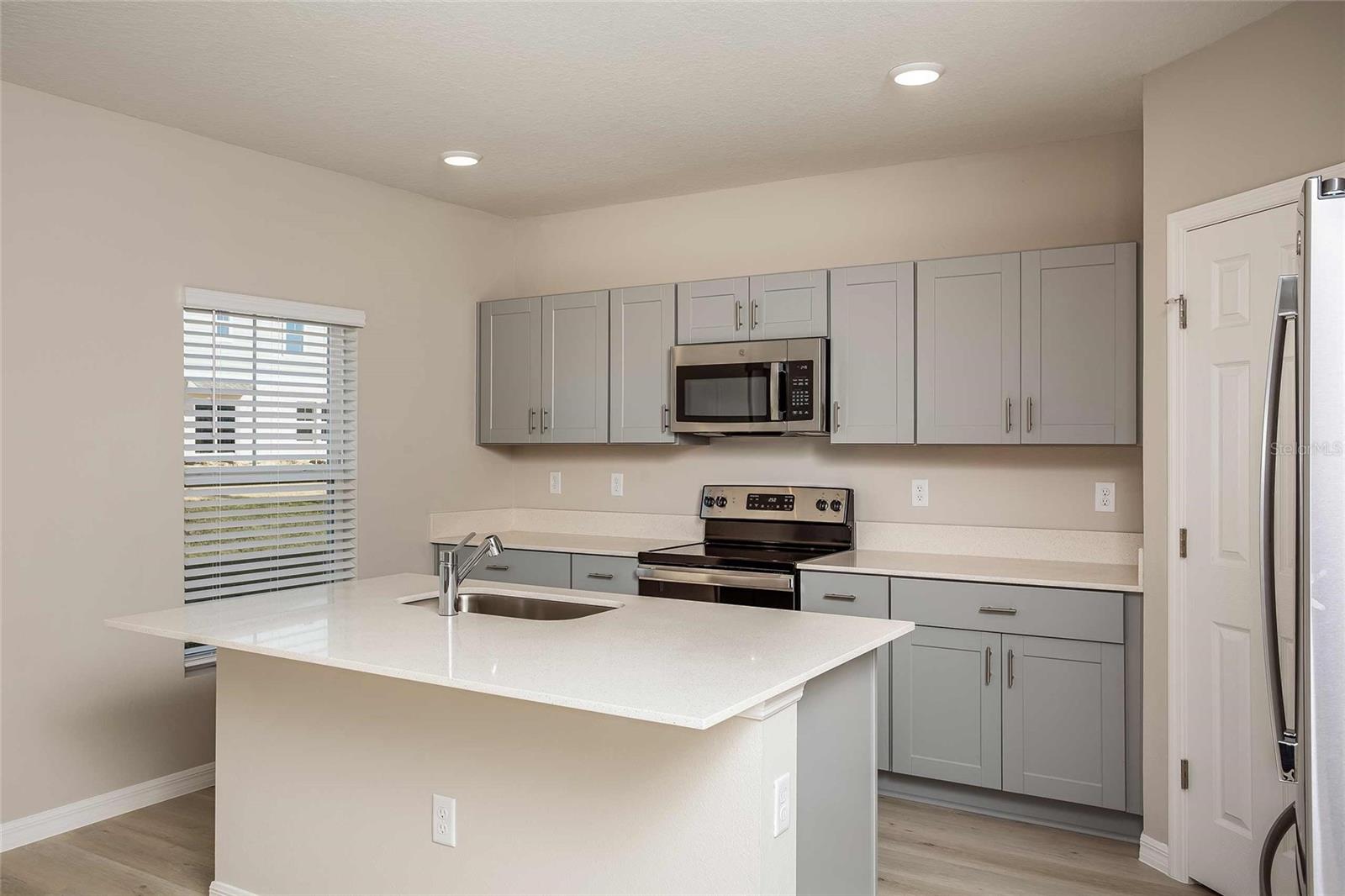 1807 Poppy Dr Property Photo 2