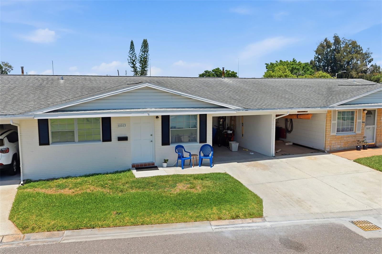 10013 Dahlia St N Property Photo 1