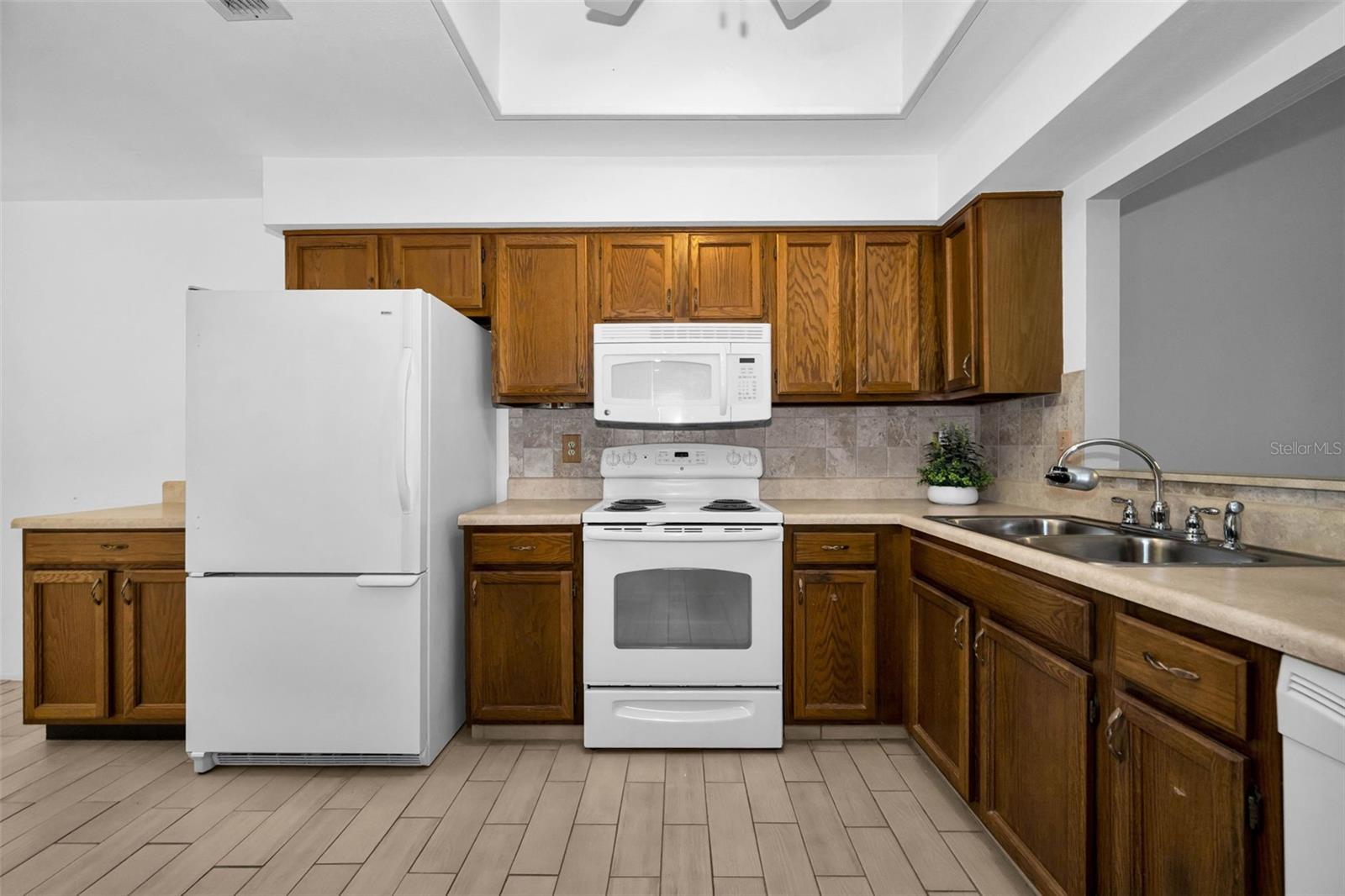 3477 Hillmoor Dr Property Photo 10