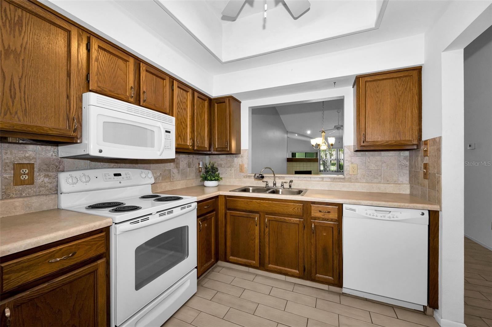3477 Hillmoor Dr Property Photo 11