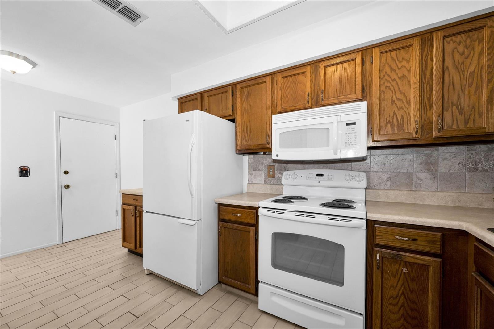 3477 Hillmoor Dr Property Photo 13