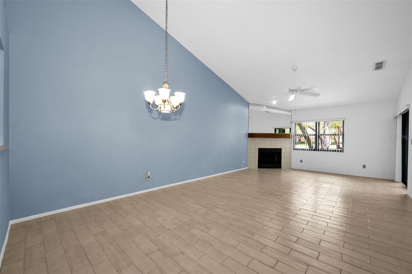 3477 Hillmoor Dr Property Photo 20