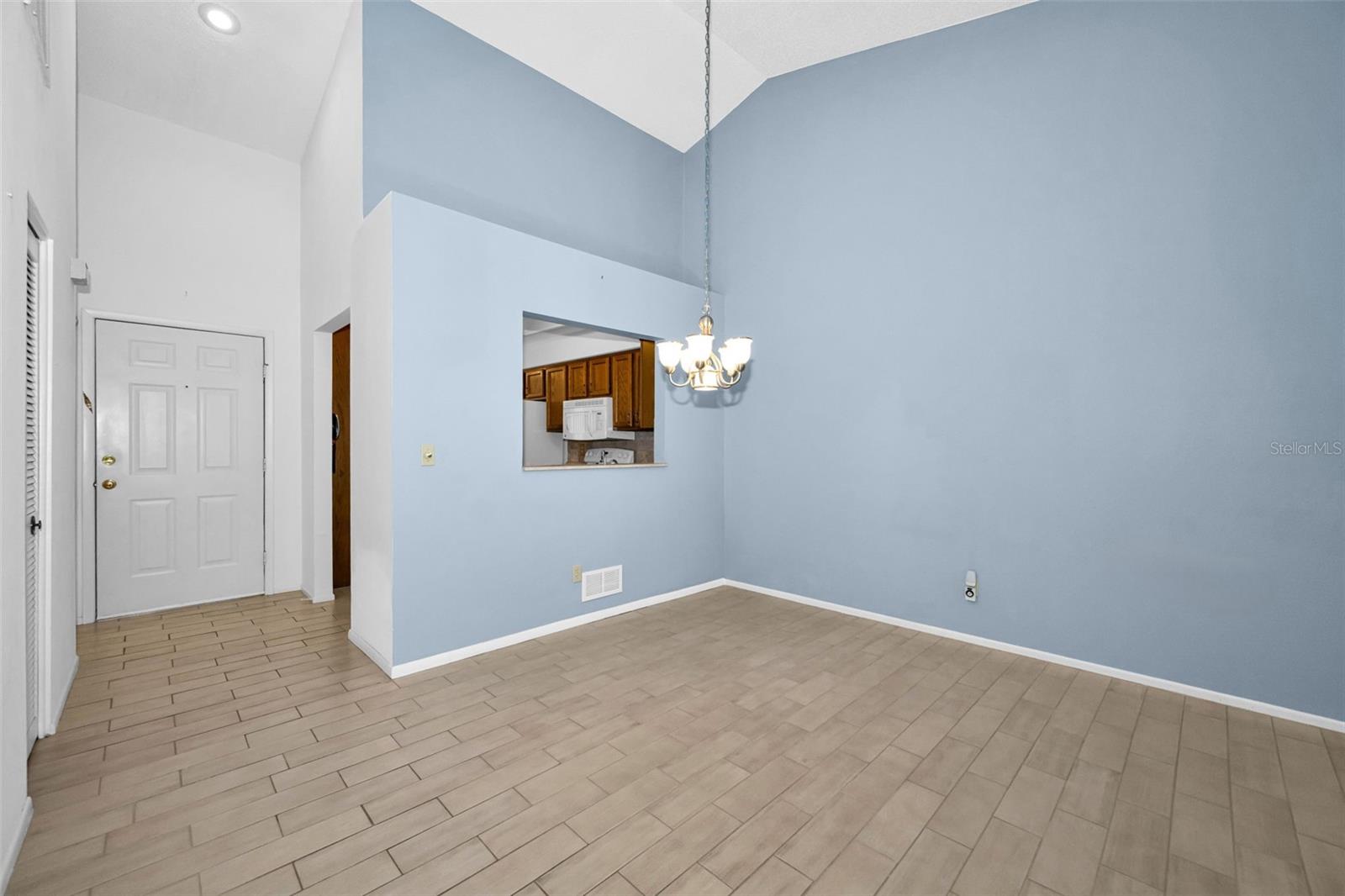 3477 Hillmoor Dr Property Photo 22