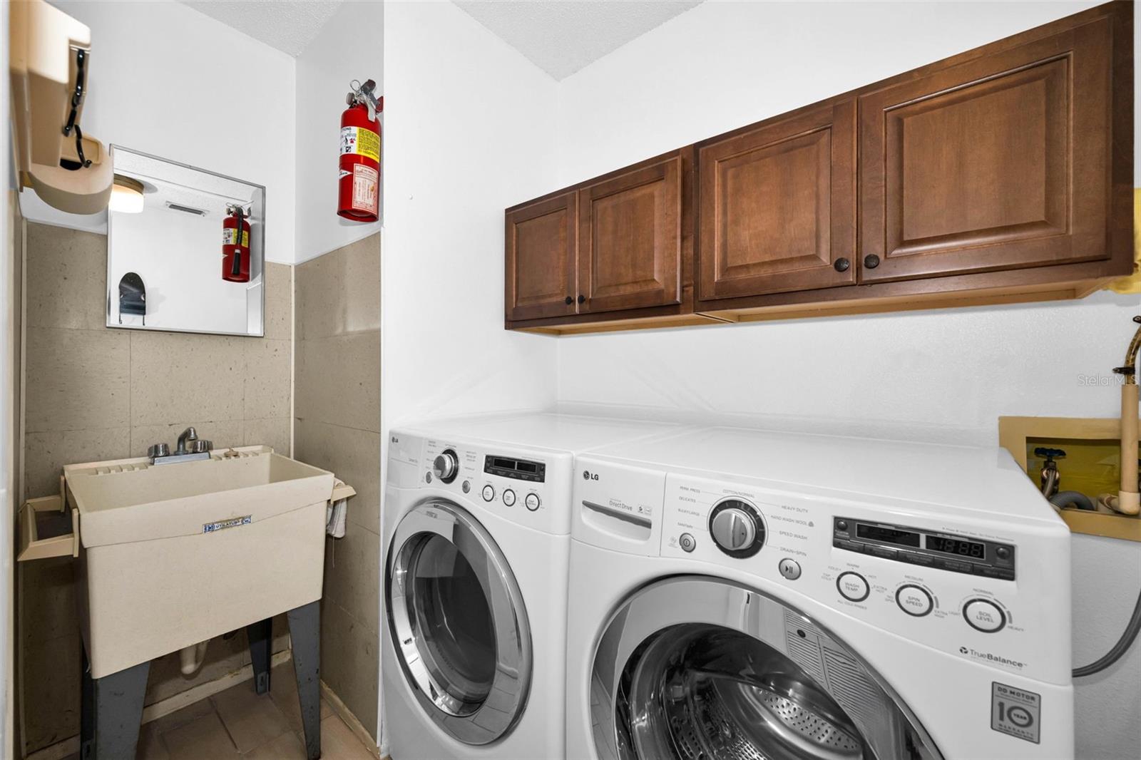 3477 Hillmoor Dr Property Photo 40