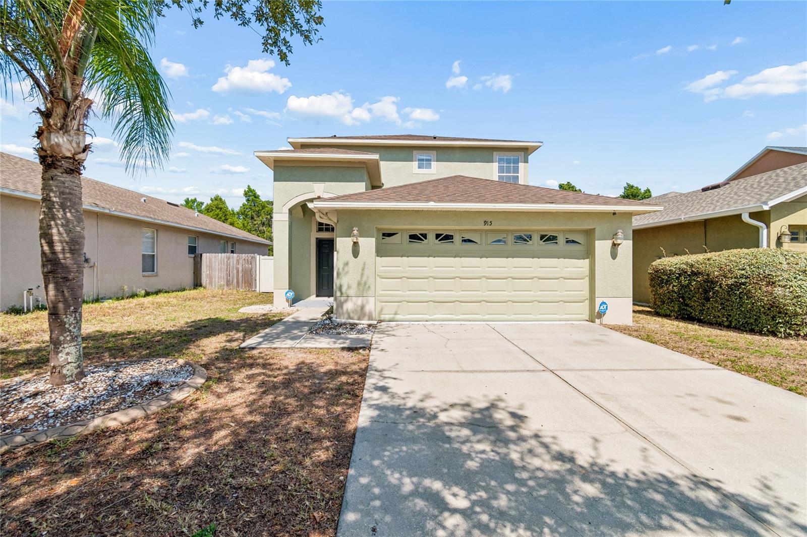 915 Windton Oak Dr Property Photo 3
