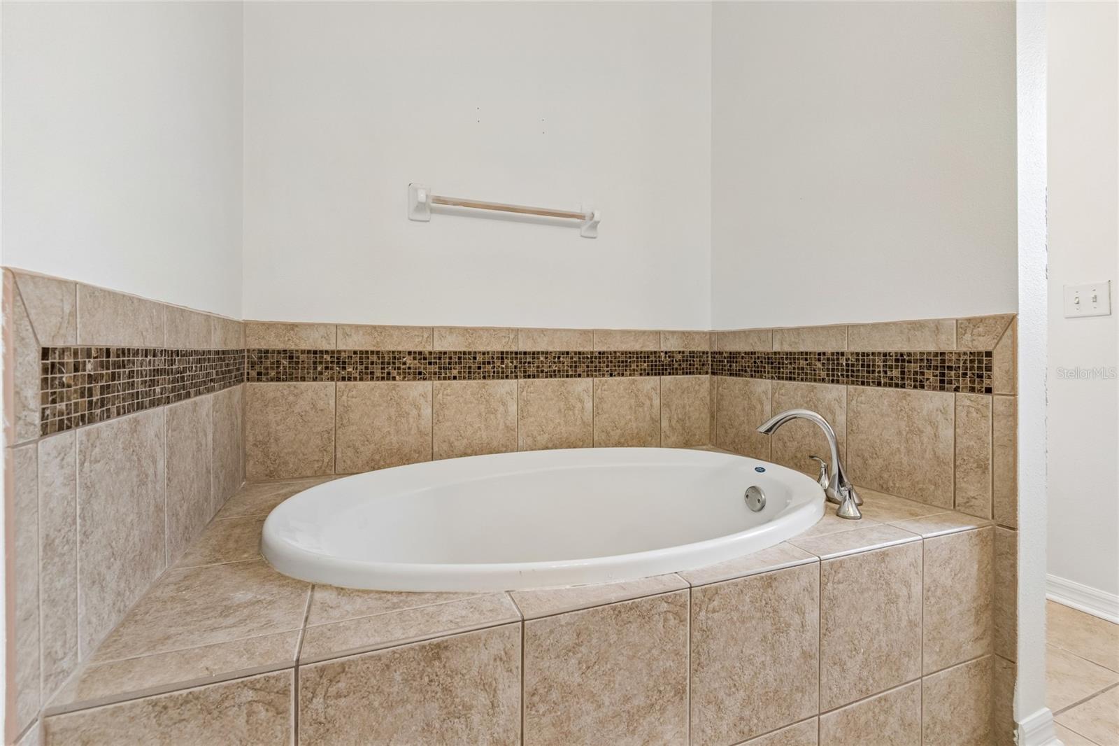 915 Windton Oak Dr Property Photo 28