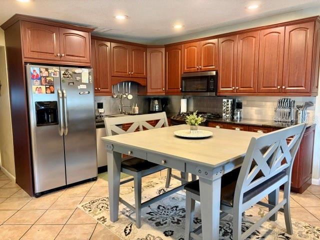 915 Harbor Hill Dr Property Photo 3