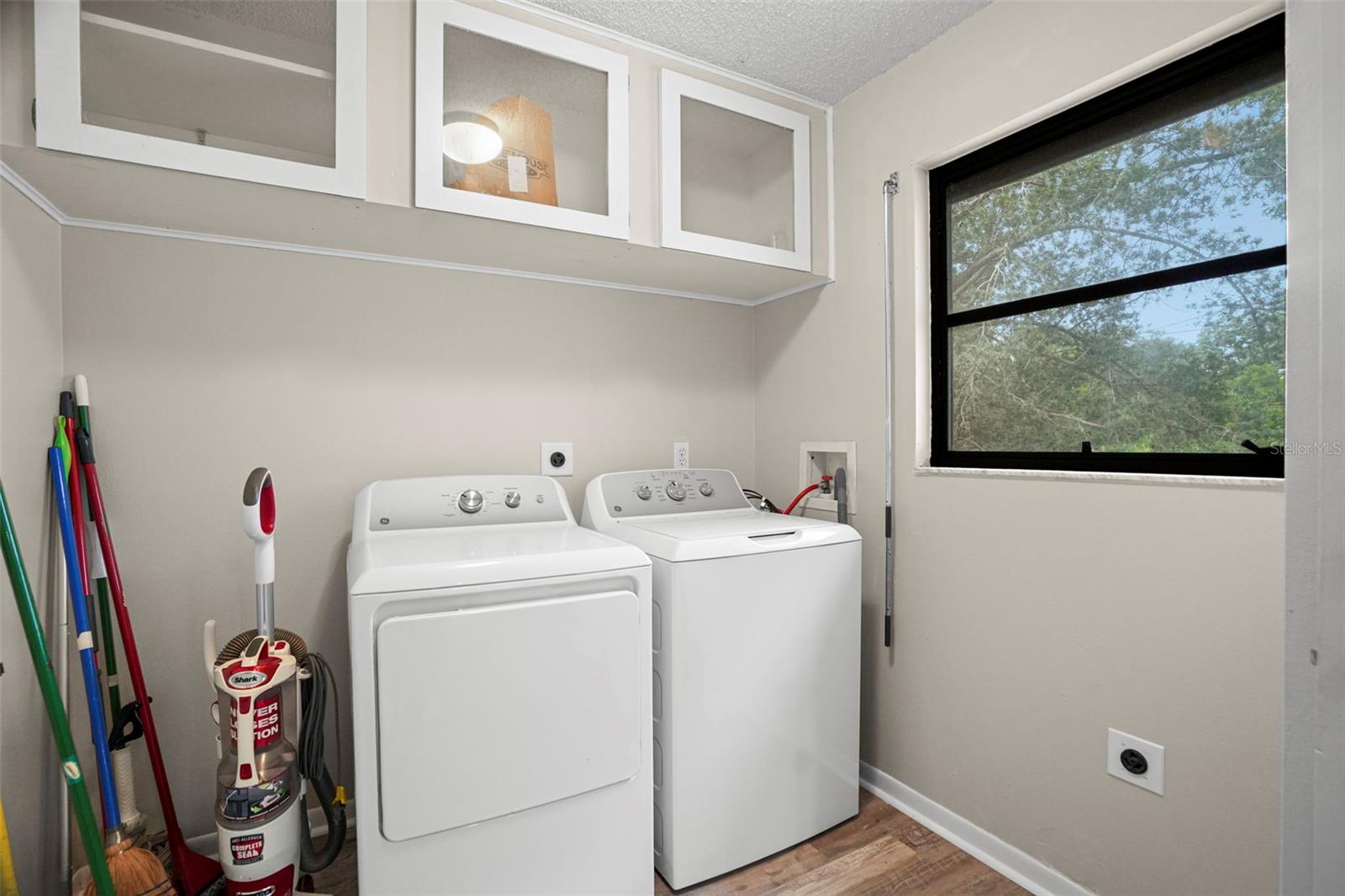 210 Edgewood Ave Property Photo 37