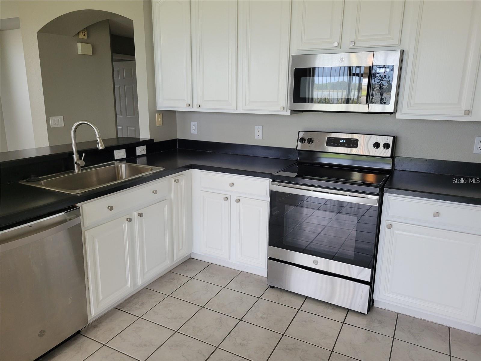 7215 Colonial Lake Dr Property Photo 6