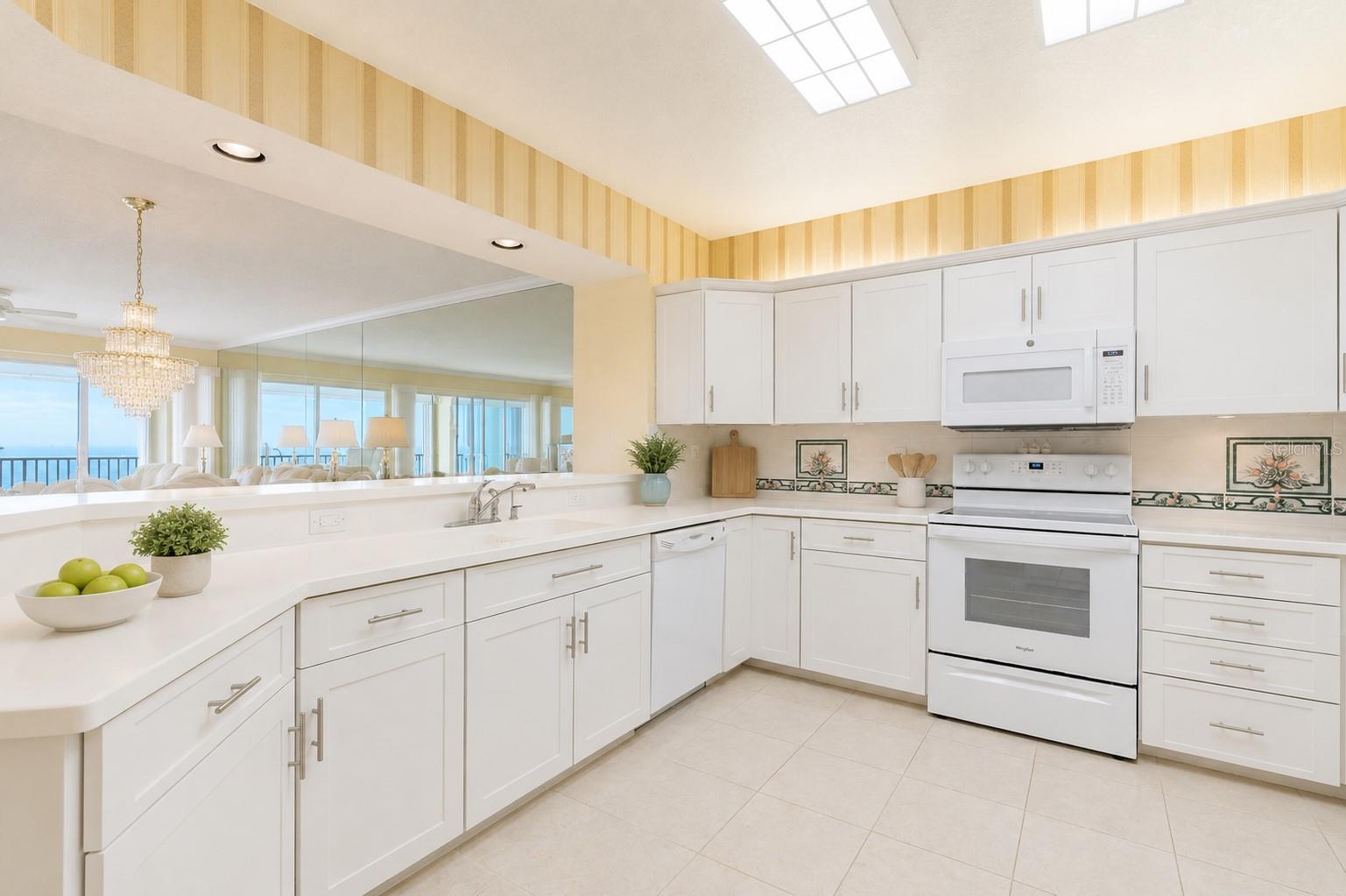 16750 Gulf Blvd #414 Property Photo 9