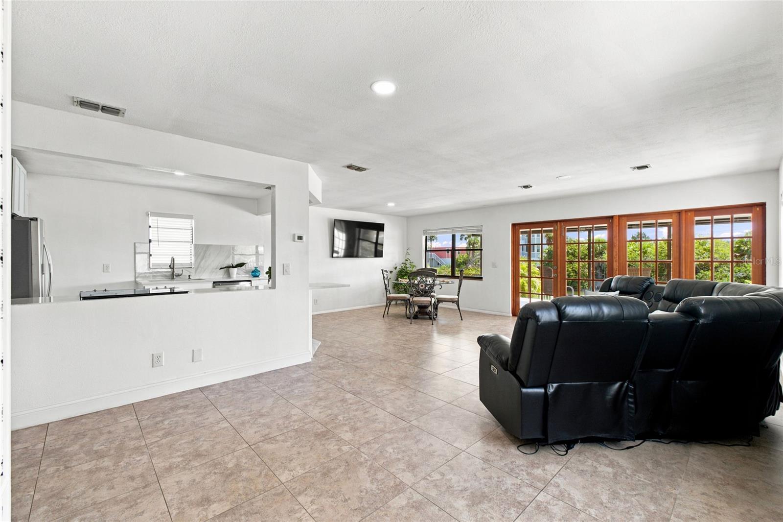 3250 Rose Arbor Dr Property Photo 7
