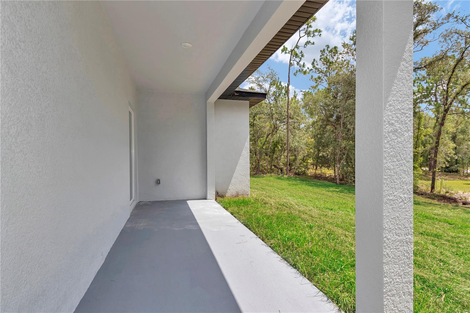 7243 N Embassy Ter Property Photo 4