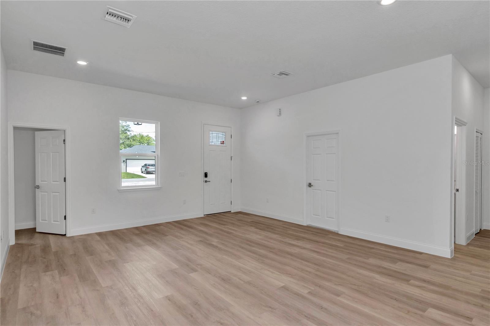 7243 N Embassy Ter Property Photo 17