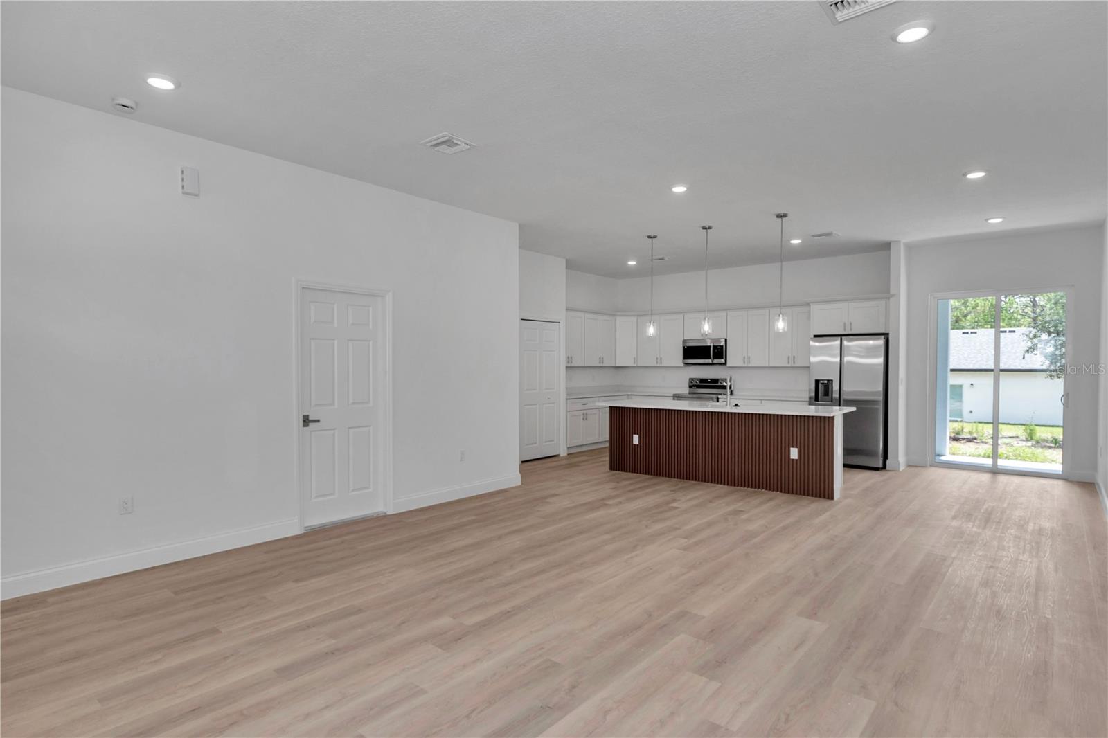 7243 N Embassy Ter Property Photo 19