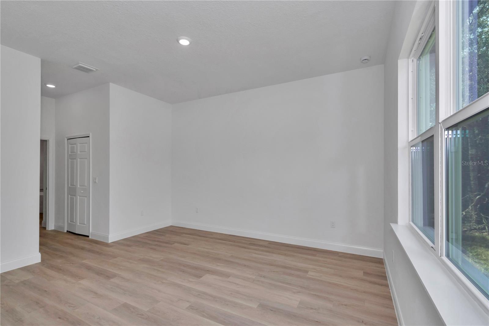 7243 N Embassy Ter Property Photo 31