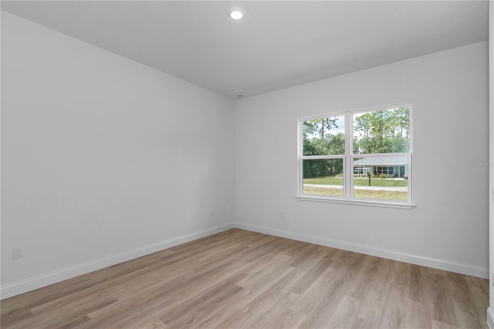 7243 N Embassy Ter Property Photo 32